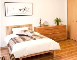 Bedroom 寝室をチェックする